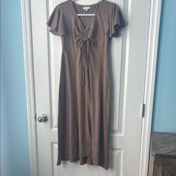 Max Studio Tan Flutter Sleeve Midi Dress for Casual Wear - Picture 2 of 7
